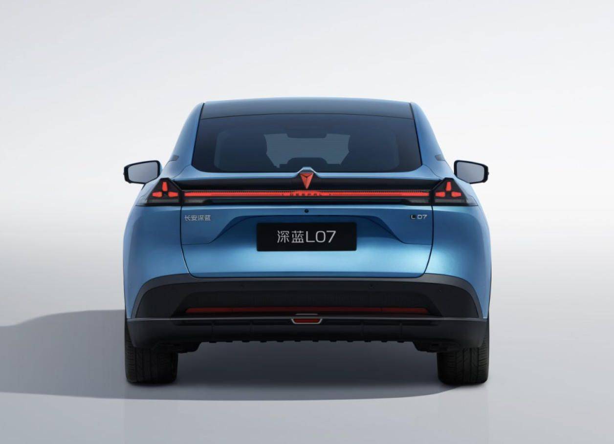 全系標配華為乾崑智駕 2026款深藍L07權益價13.59萬起