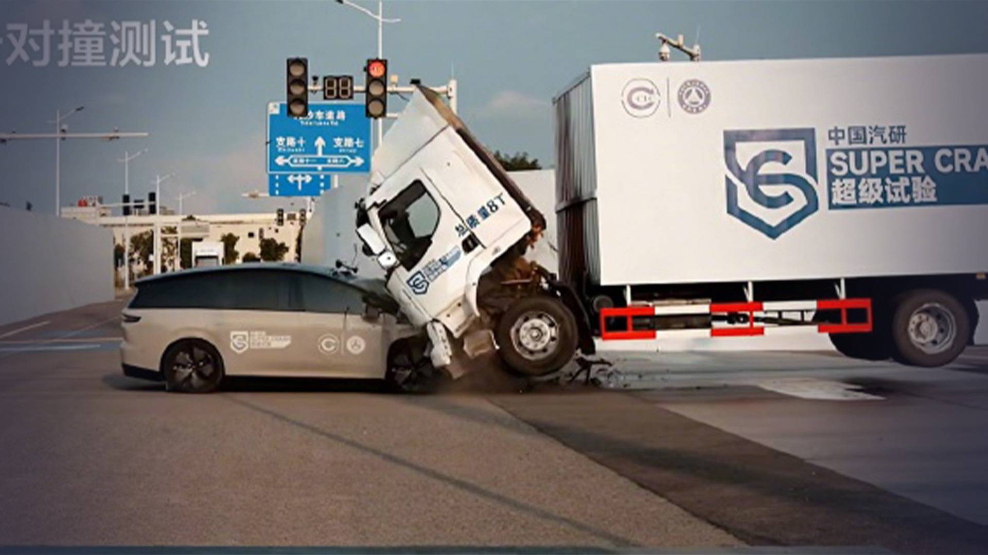 從領(lǐng)跑到掉隊,理想汽車迎來2025新困局