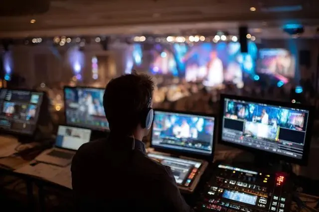 虎牙公布了2025年第二季度財報,財報顯示,公司的總收入同比微增,凈利潤下滑嚴重