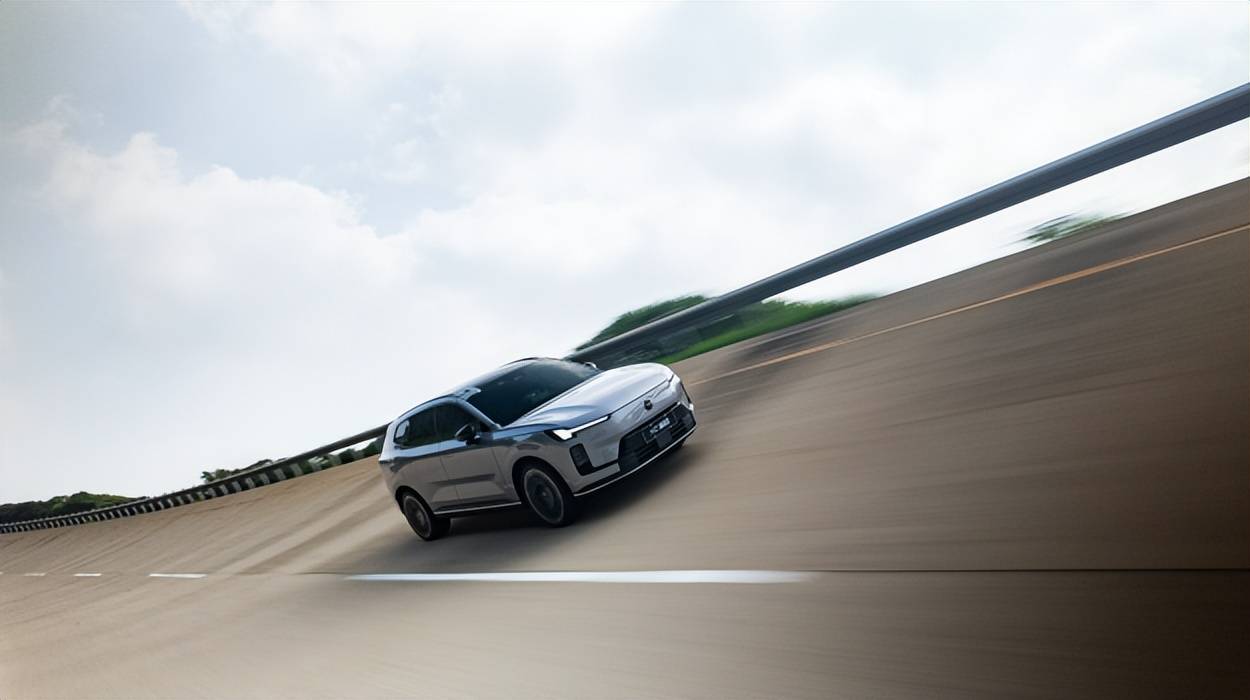 沃爾沃,填補(bǔ)了“豪華電混”的空白