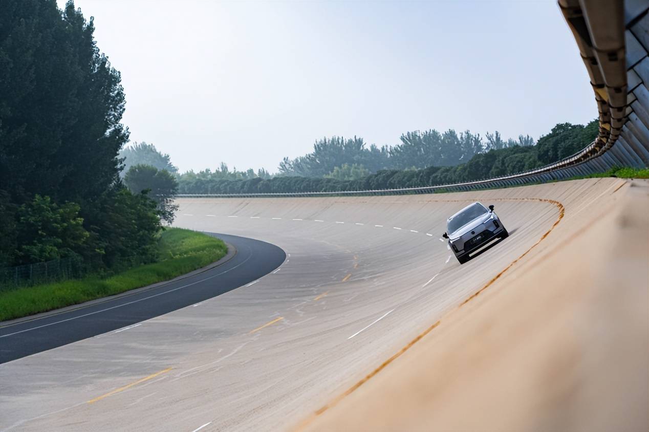 沃爾沃,填補(bǔ)了“豪華電混”的空白