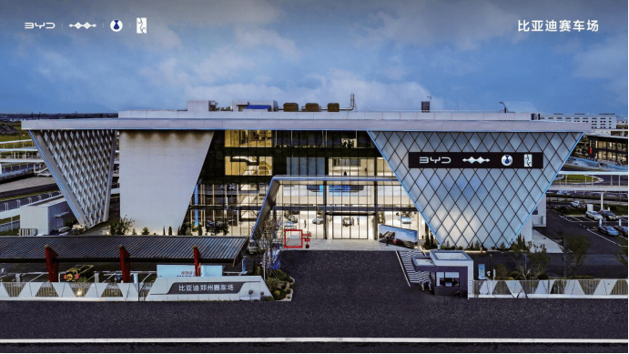 打破賽道邊界,比亞迪如何讓“駕駛樂趣”觸手可及?