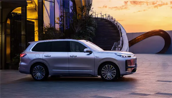 5米2全尺寸SUV殺入20萬內(nèi)！吉利銀河M9預(yù)售：19.38萬元起