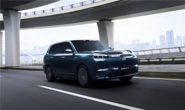 5米2全尺寸SUV殺入20萬內(nèi)！吉利銀河M9預(yù)售：19.38萬元起