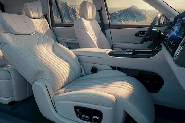 5米2全尺寸SUV殺入20萬內(nèi)！吉利銀河M9預(yù)售：19.38萬元起