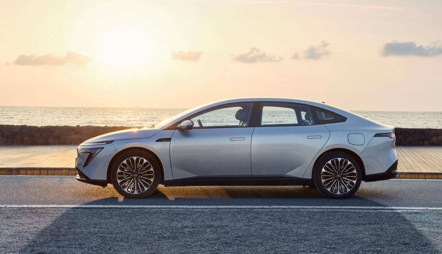 中大型轎車市場有點慘 1-7月銷量榜單出爐 僅一款過十萬 奧迪A6L第二