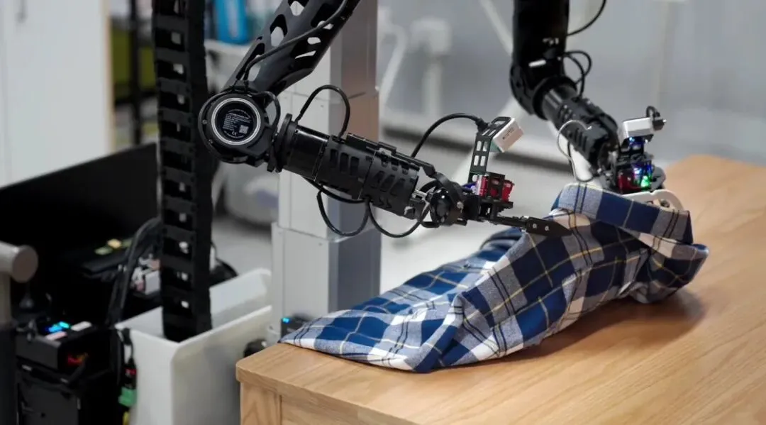 具身智能如今已成為最火的產(chǎn)業(yè)之一,中國(guó)行業(yè)龍頭宇樹科技上市正在緊鑼密鼓進(jìn)行,而中美科技巨頭則在水下更深處進(jìn)行宏大布局